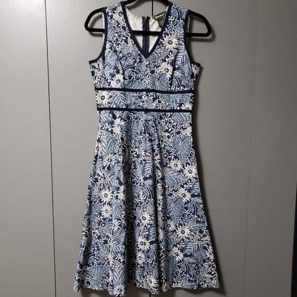 Eddie Bauer Petite Floral Fit & Flare Dress w/Pockets - Picture 2 of 9